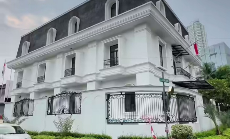 Rumah Uya Kuya di Jakarta Timur (SinPo.id/ Dok.Instagram)
