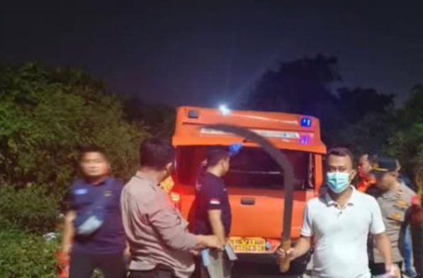 Korban saat dilakukan evakuasi di TKP (SinPo.id/Tangkapan layar)