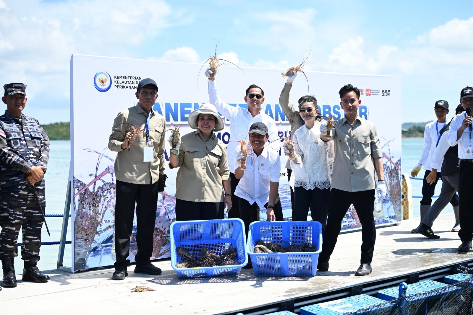 Wapres Gibran ikut panen perdana lobster di Batam. (SinPo.id/Setwapres)