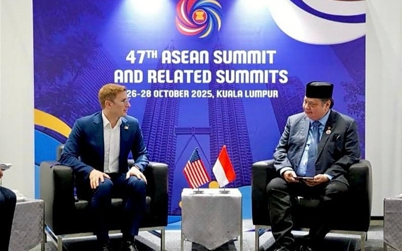 Menko Perekonomian Airlangga Hartarto dan Under Secretary of State Amerika Serikat, Jacob Helberg. (SinPo.id/dok. Ekon)