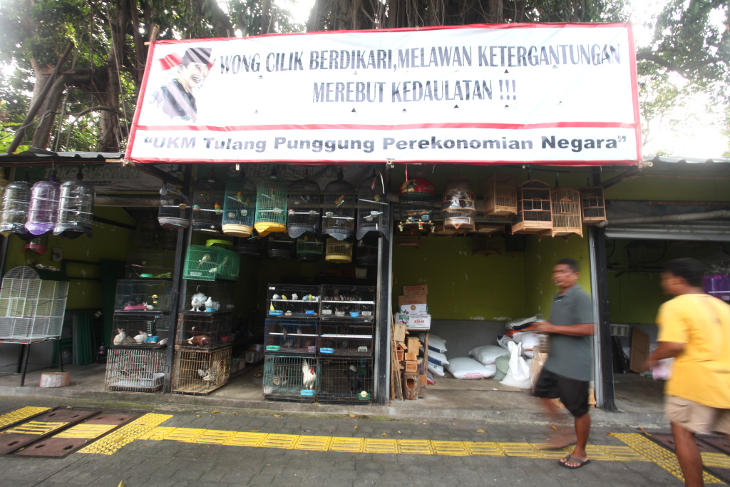 Pemkot DKI Jakarta Selatan berencana akan merelokasi para pedagang Pasar Burung Barito (Ashar/SinPo.id)