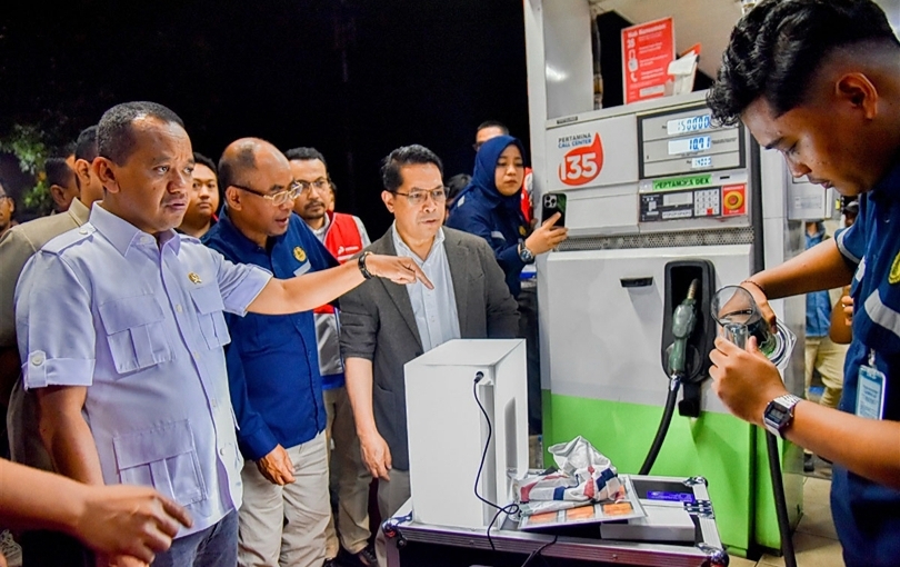 Menteri ESDM Bahlil Lahadalia sidak kualitas BBM di SPBU Malang (SinPo.id/ Dok. ESDM)