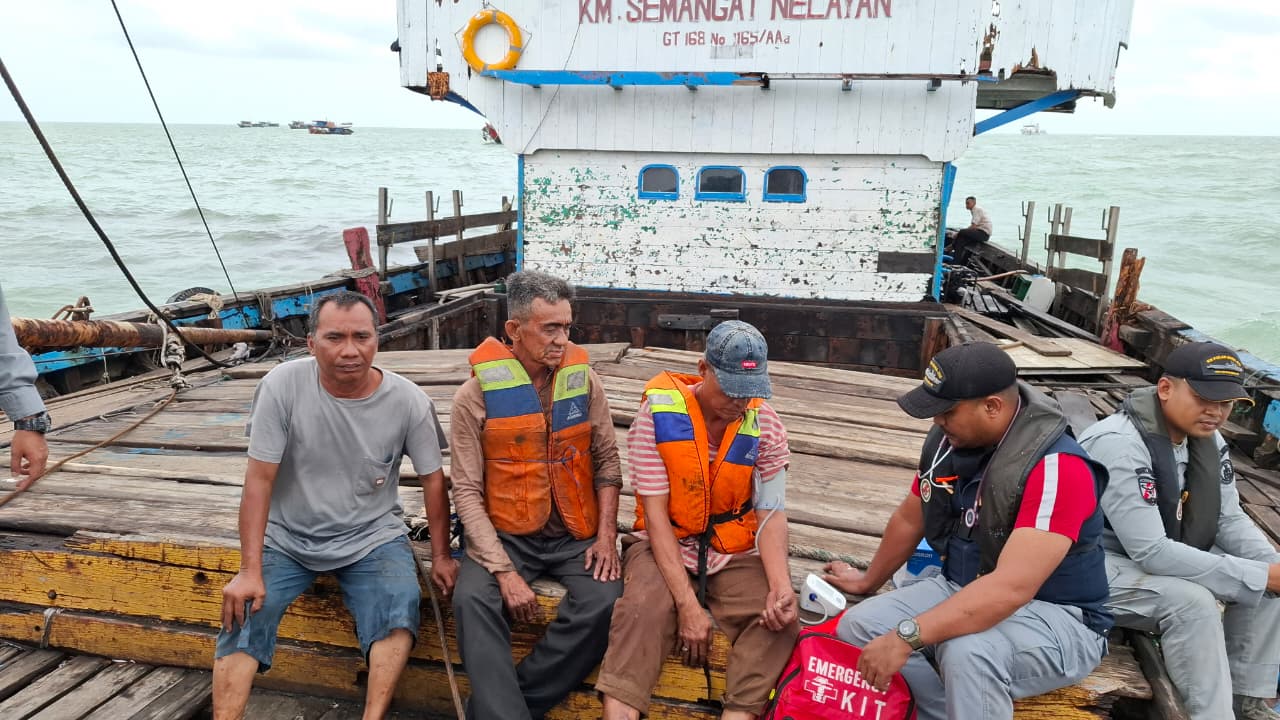 Bakamla RI Selamatkan Kapal Kargo KM Semangat Nelayan yang Mati Mesin di Selat Malaka (SinPo.id/Bakamla RI)