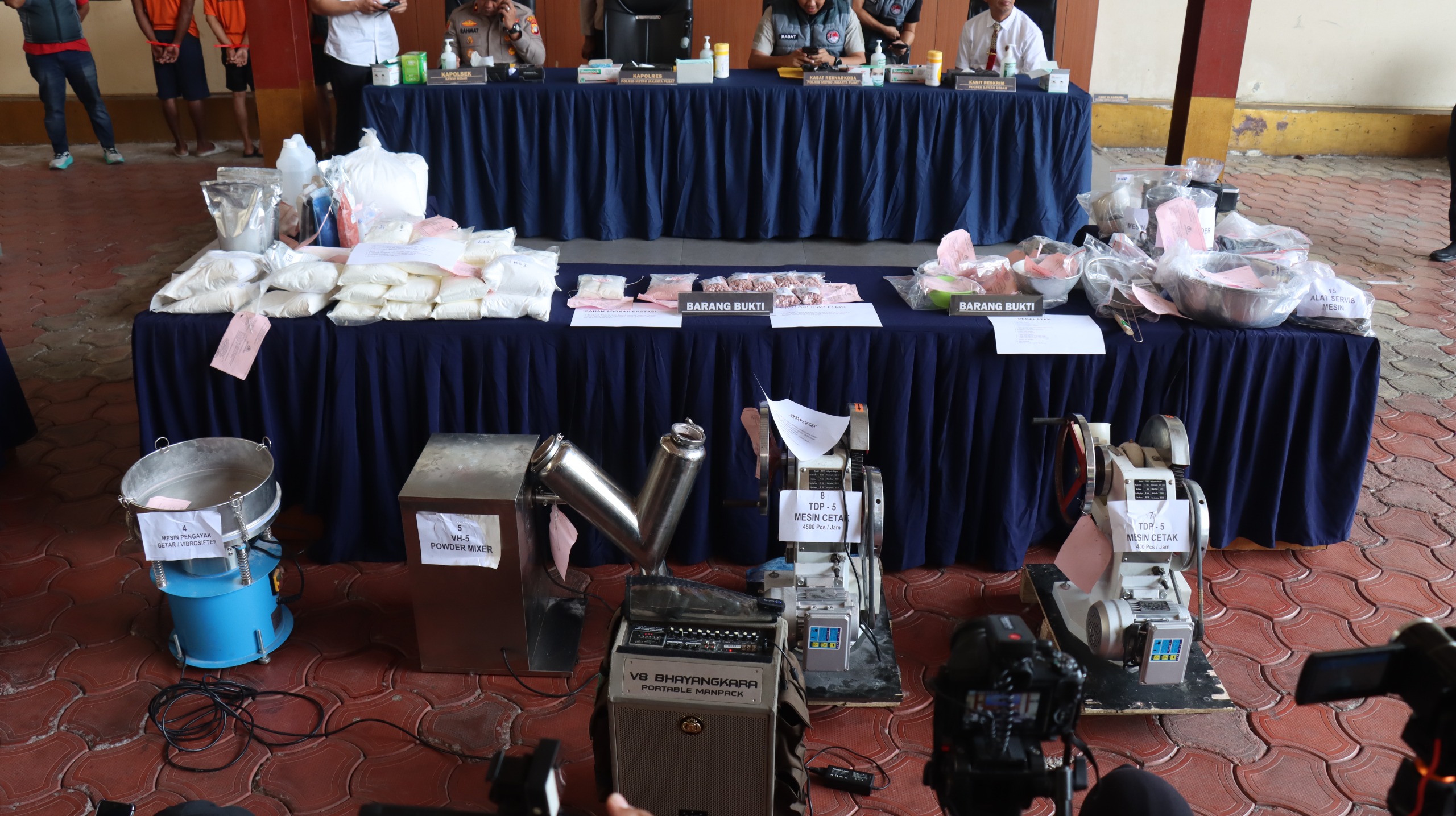 Barang bukti pembuatan ekstasi yang disita (SinPo.id/Dok.Polres Jakpus)