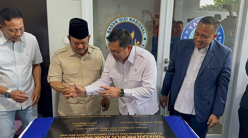 Wakil Kepala BGN Irjen Pol. Sony Sonjaya dan Menteri PPN Rachmat Pambudy. (SinPo.id/dok. BGN)