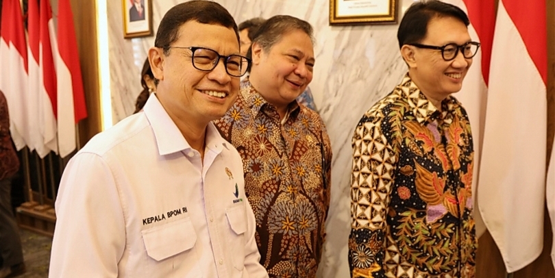 Kepala BPOM Taruna Ikrar dan Menko Perekonomian Airlangga Hartarto. (SinPo.id/dok. BPOM)