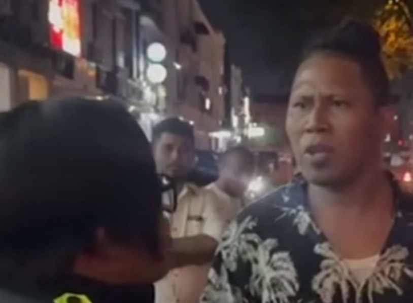 Pelaku saat membentak anggota polisi (SinPo.id/Tangkapan layar)