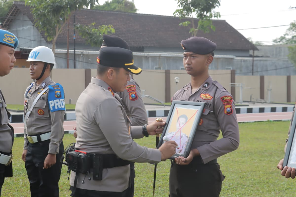 Upacara PTDH di Polres Blitar (SinPo.id/ Humas Polri)