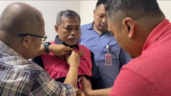 Hakim Djuyamto penerima suap saat ditangkap Kejagung (SinPo.id/tangkapan layar)