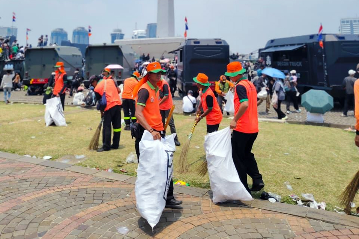 DLH DKI Jakarta Kumpulkan 126 Ton Sampah Usai Perayaan di Monas (SinPo.id/Beritajakarta)