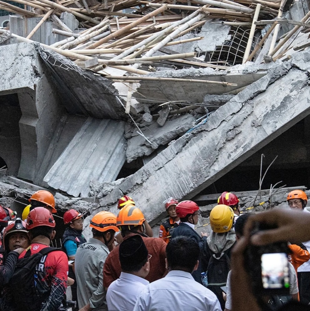 Gedung Pondok Pesantren Al Khoziny, Buduran, Sidoarjo ambruk (SinPo.id/Instagram)
