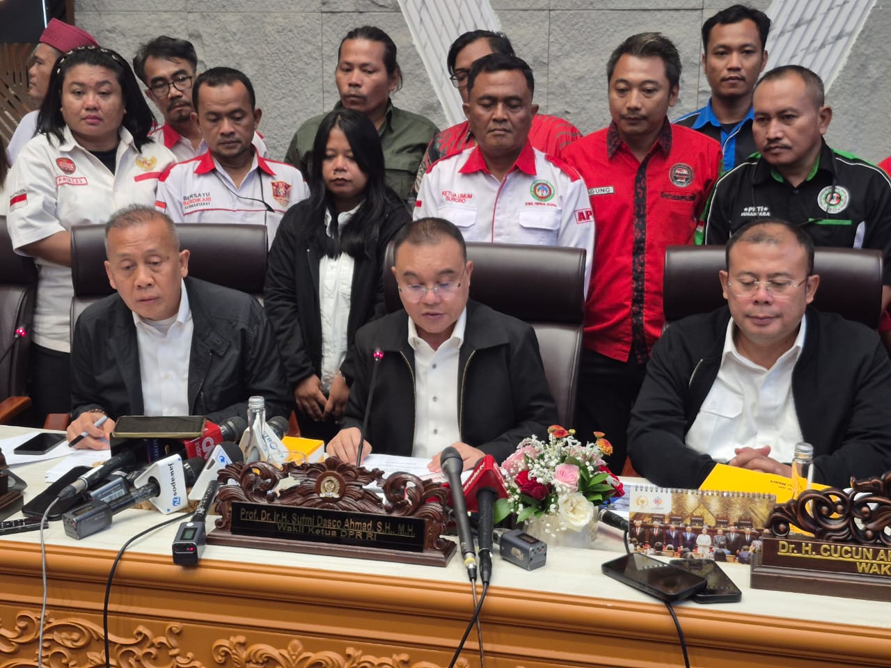 Wakil Ketua DPR RI Dasco saat bertemu Asosiasi Pengemudi Independen (SinPo.id/ Galuh Ratnatika)