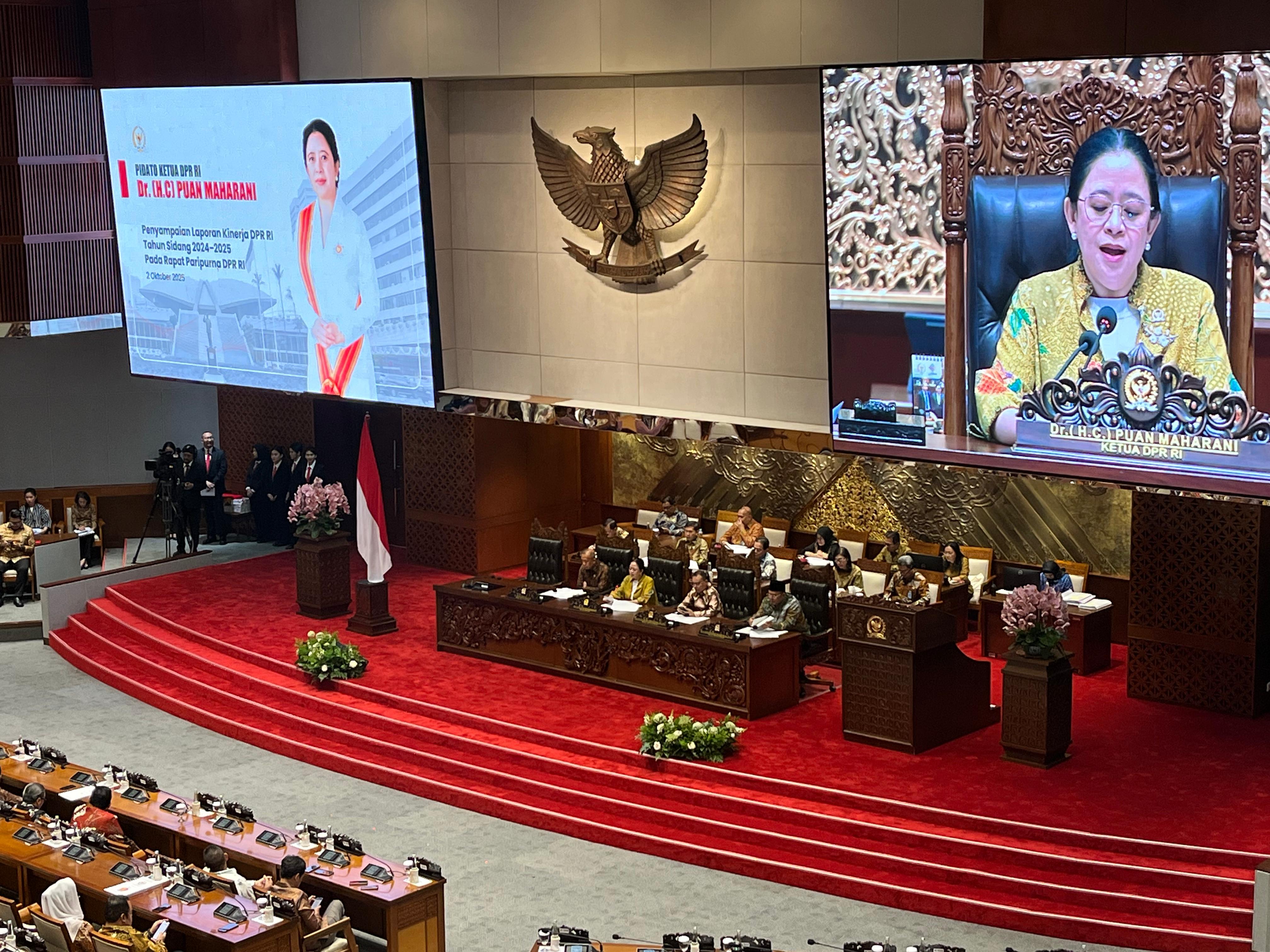 DPR RI menggelar Rapat Paripurna khusus dalam rangka Penyampaian Laporan Kinerja DPR RI Tahun Sidang 2024-2025, dan Rapat Paripurna ke-6 penutupan masa sidang. (SinPo.id/Galuh Ratnatika)