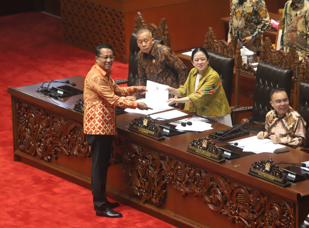 DPR gelar Rapat Paripurna ke-6 menyetujui RUU Ekstradisi dengan Federasi Rusia (Ashar/SinPo.id)