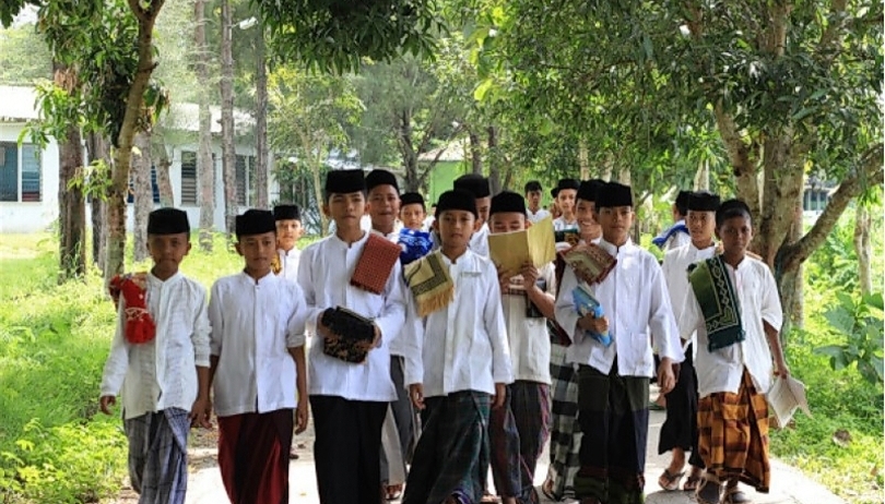 Ilustrasi para santri usai salat berjemaah (SinPo.id/ Dok. Kemenag)