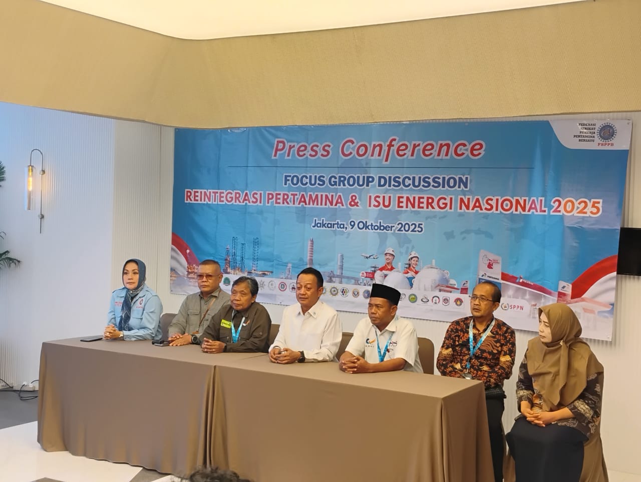 Konferensi pers FSPPB bersama serikat pekerja (SinPo.id/ Tri Setyo)
