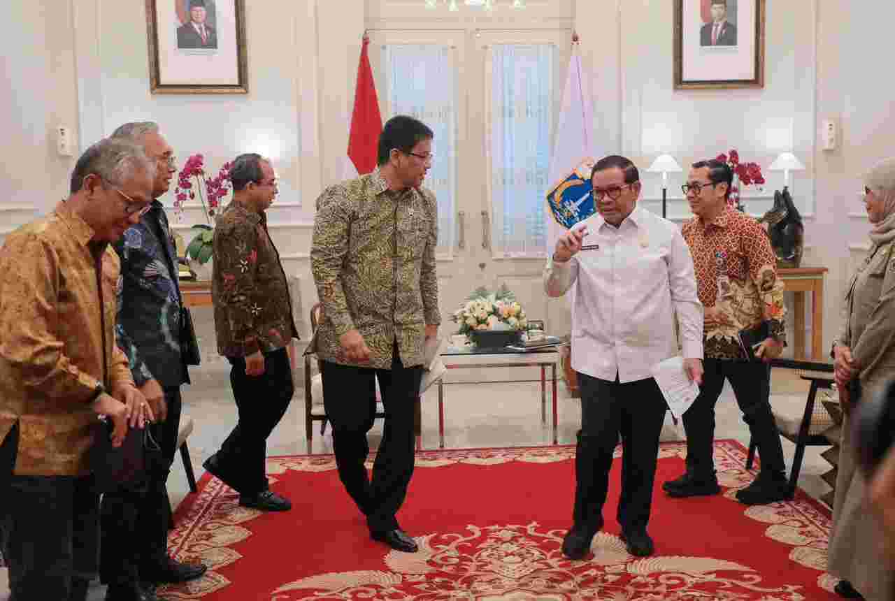 Gubernur DKI Jakarta, Pramono Anung (kanan). (SinPo.id/Pemprov DKI Jakarta)