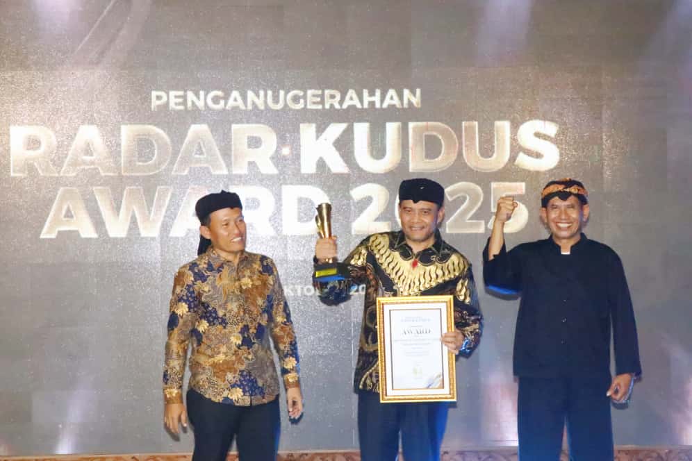 Gubernur Jateng, Ahmad Luthfi raih penghargaan Radar Kudus Award 2025 (Sinpo.id/Tim Media)