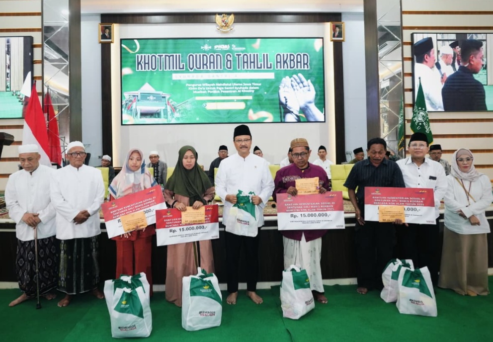 Gus Ipul Salurkan Bantuan dan Santunan untuk Keluarga Korban Musibah Ponpes Al-Khoziny Sidoarjo (SinPo.id/Kemensos)