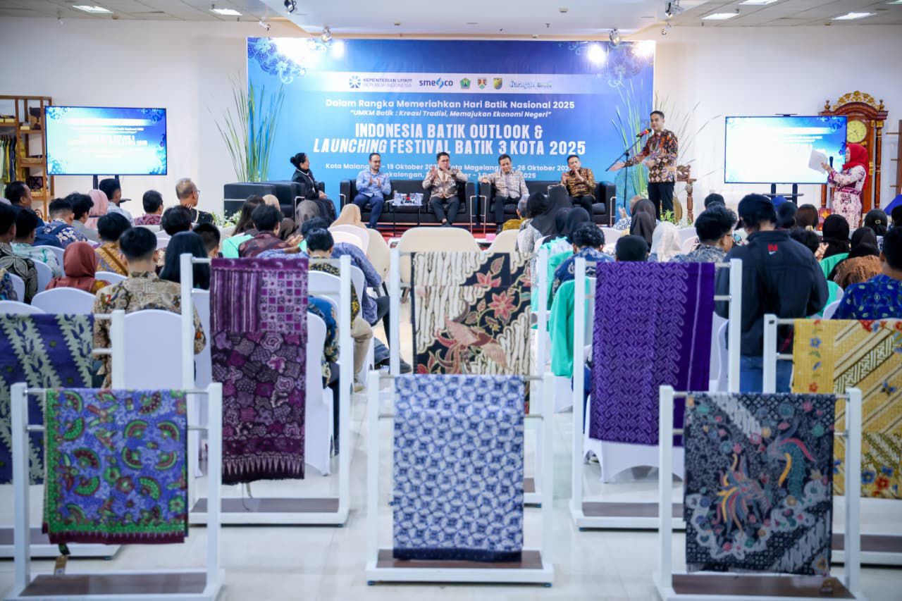 Acara Batik Outlook 2025 sekaligus launching Festival Batik 3 Kota di Kantor Kemnterian UMKM (SinPo.id/Tio Pirnando)