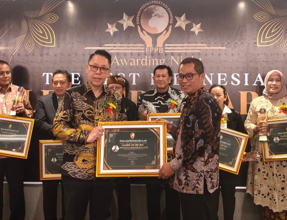 Henry Indraguna raih The Best Indonesia Leader Award (SinPo.id/ Dok. Pribadi)