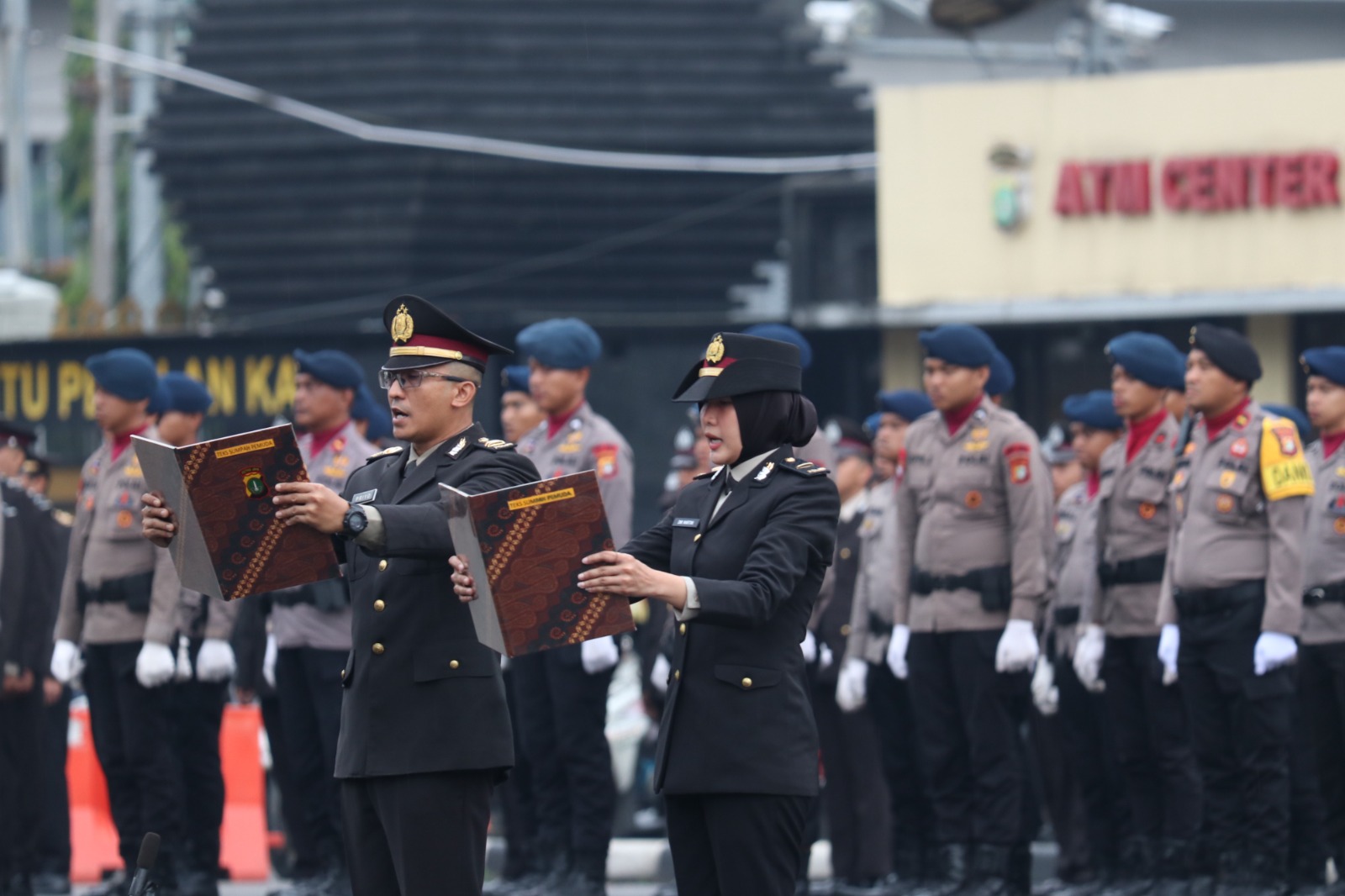 Irwasda Polda Metro Jaya saat membacakan pesan Presiden Prabowo (SinPo.id/Dok.PMJ)