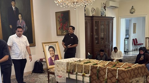 Karlinah Umar Wirahadikusumah disemayamkan di rumah duka. (SinPo.id/Istimewa)