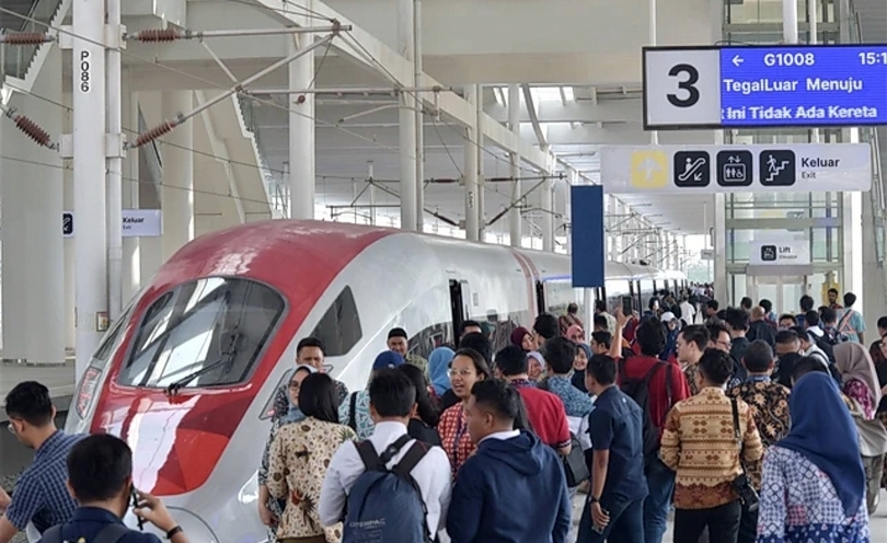 Ilustrasi penumpang Kereta Cepat Whoosh. (SinPo.id/dok. KCIC)