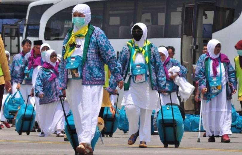 Ilustrasi jemaah haji asal Indonesia turun dari bus (SinPo.id/ Dok. Kemenag)