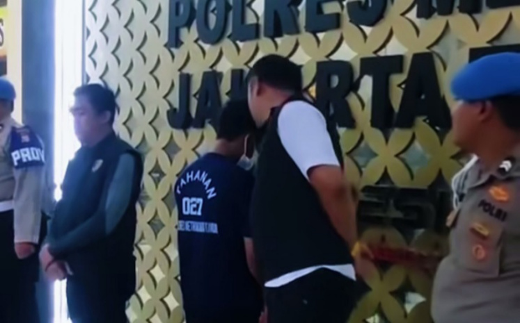 Konferensi pers penangkapan pelaku pembakaran istri (SinPo.id/Dok.Polres Jaktim)