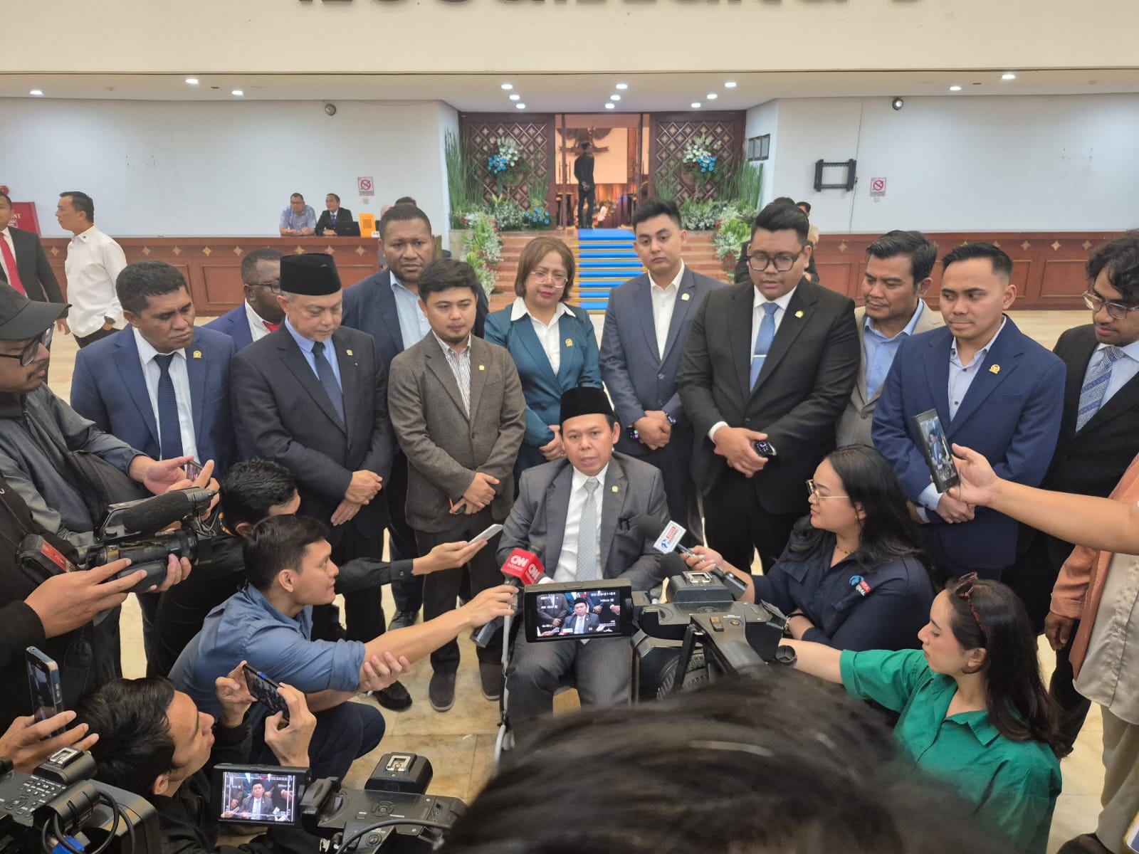 Ketua DPD RI, Sultan Bachtiar Najamudin, di Kompleks Parlemen Senayan, Jakarta, Rabu, 1 Oktober 2025. (SinPo.id/Galuh Ratnatika)