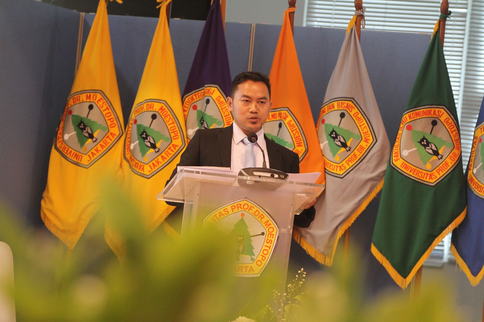 Ketua Koordinatoriat Wartawan Parlemen (KWP) Ariawan resmi meraih gelar Doktor Administrasi Publik di Universitas Prof Dr Moestopo Beragama. (SinPo.id/Agus Priatna)