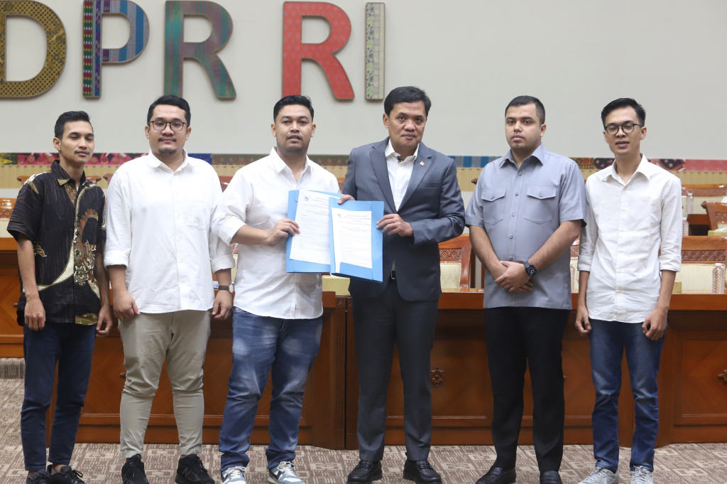 Ketua Komisi III DPR Habiburokhman menggelar RDPU dengan Aliansi Mahasiswa Nusantara membahas menerima dan masukan tentang RUU KUHAP dan Penegakan Hukum (Ashar/SinPo.id)