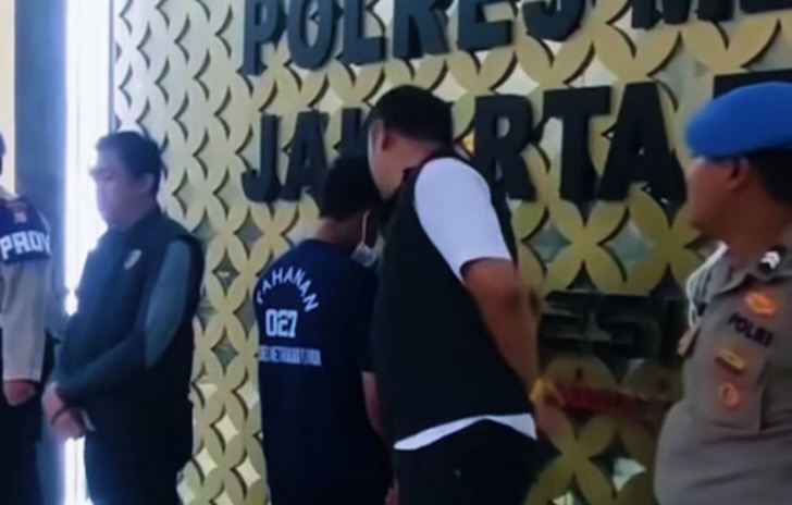 Konfrensi pers penangkapan pelaku pembakaran istri (SinPo.id/Dok.Polres Jaktim)