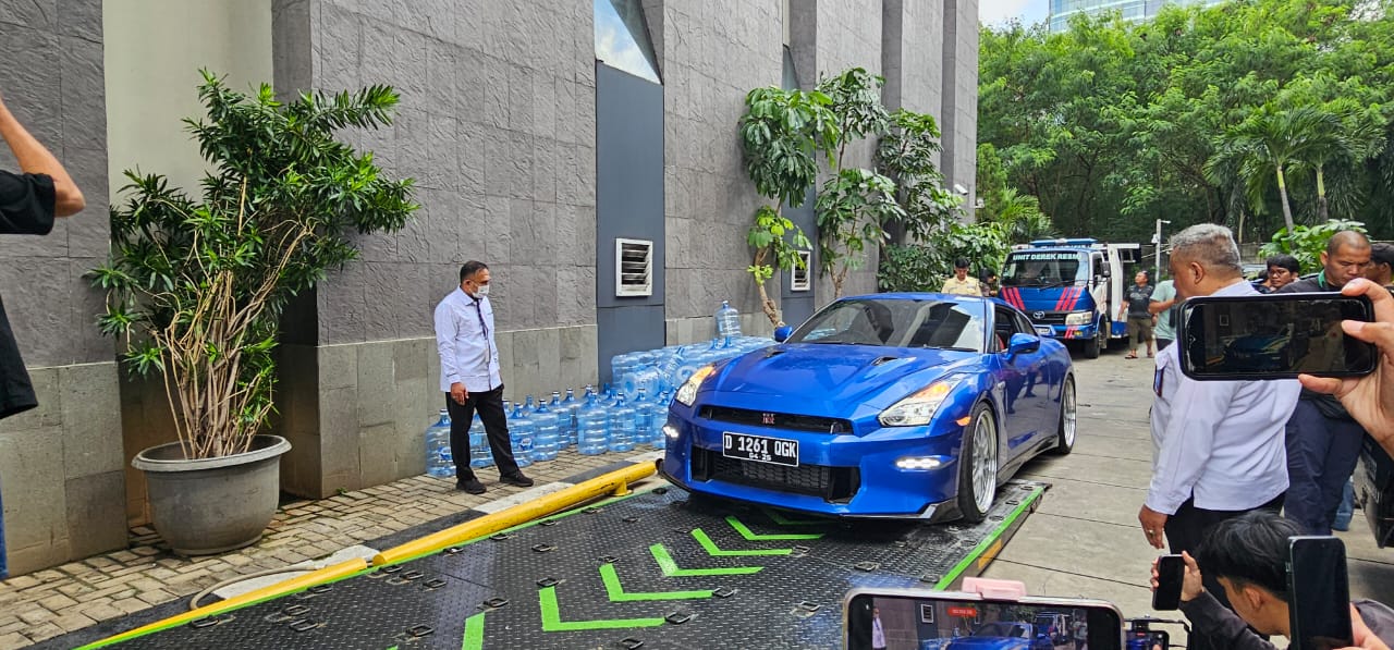 Salah satu kendaraan yang menjadi barang bukti di kasus Noel (SinPo.id/ David)