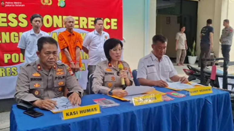 Konfrensi pers pembakaran kontrakan di Jaksel (SinPo.id/Dok.Polsek Jagakarsa)