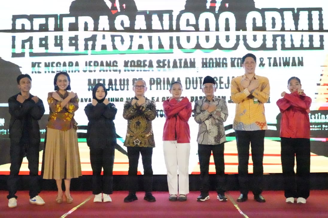 Menteri P2MI Mukhtarudin melepas keberangkatan 600 calon pekerja migran (SinPo.id/ Dok. KP2MI)