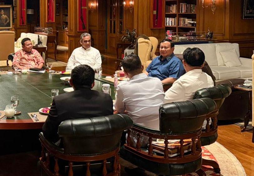 Malam Minggu Presiden Prabowo Gelar Diskusi dengan Ketua MPR dan Sejumlah Menteri, Bahas Isu Terkini Tanah Air (SinPo.id/Setpres)