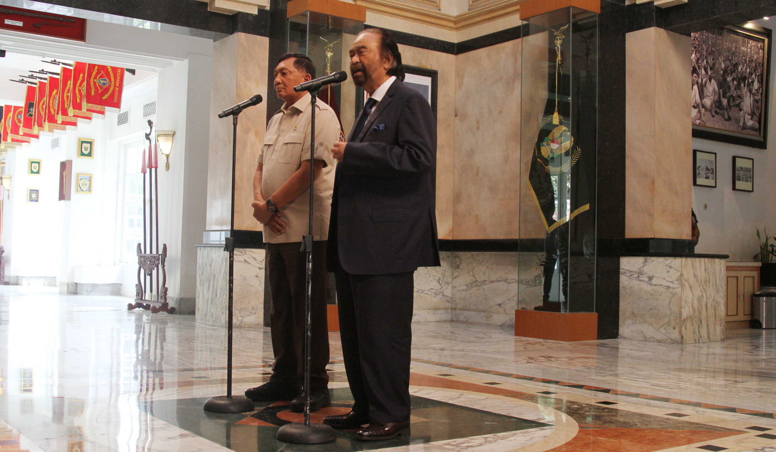 Menhan Sjafrie Sjamsoeddin, terima kunjungan Ketum Nasdem Surya Paloh. (Agus Priatna/SinPo.id)