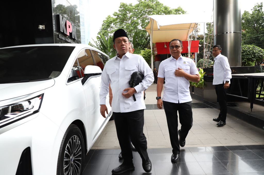 Menteri ATR/BPN Nusron Wahid mendatangi Gedung KPK untuk meminta masukan mencegah pungutan liar di bidang pertanahan (Ashar/SinPo.id)