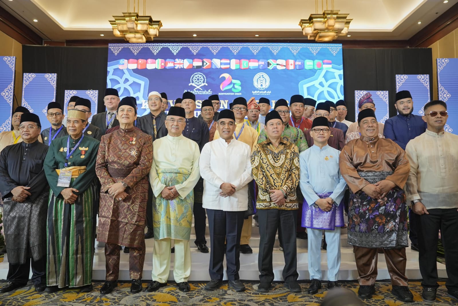 Ahmad Muzani bersama para hadirin di acara DMDI (Sinpo.id/Tim Media)