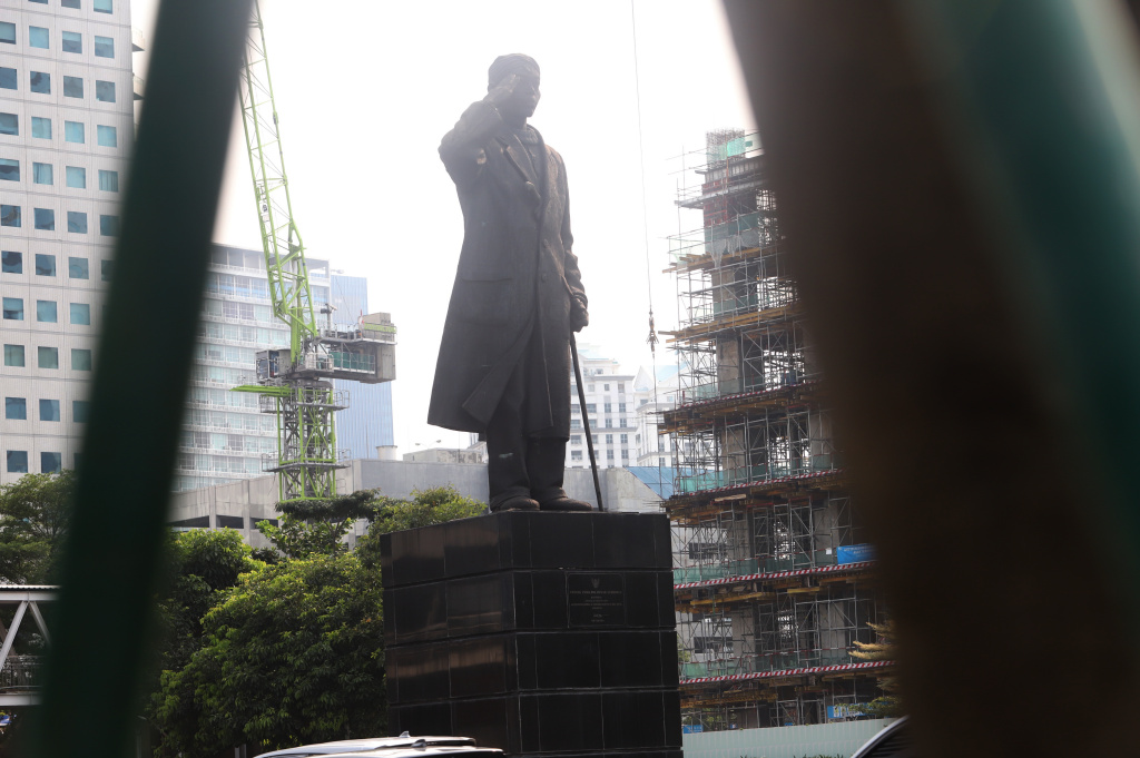 Gubernur DKI Jakarta Pramono Anung berencana akan memindahkan Patung Besar Jenderal Sudirman untuk pengembangan kawasan integrasi antarmoda atau Transit Oriented Development (TOD) Dukuh Atas (Ashar/SinPo.id)