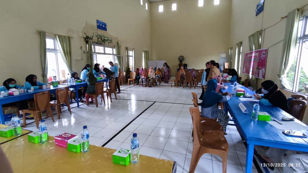 Suasana pengobatan gratis PT ACO OKU (Sinpo.id/tim Media)