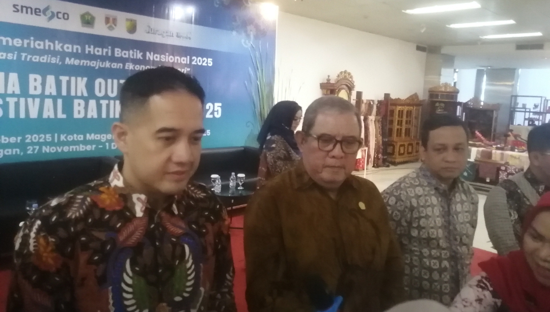 Dirut Smesco Indonesia, Doddy Akhmadsyah Matondang dan Staf Ahli Menteri UMKM Bidang Komunikasi dan Hubungan Antar Lembaga Sudaryano Rahmalifman Lamangkona (SinPo.id/Tio)