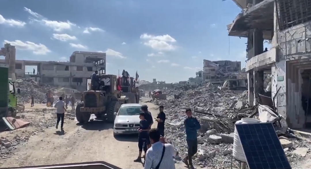 Pemerintah Gaza Mulai Bersihkan Puing dan Buka Jalan Pasca Penarikan Pasukan Israel (SinPo.id/Jurnalis Gaza, Mohammed Rabah)