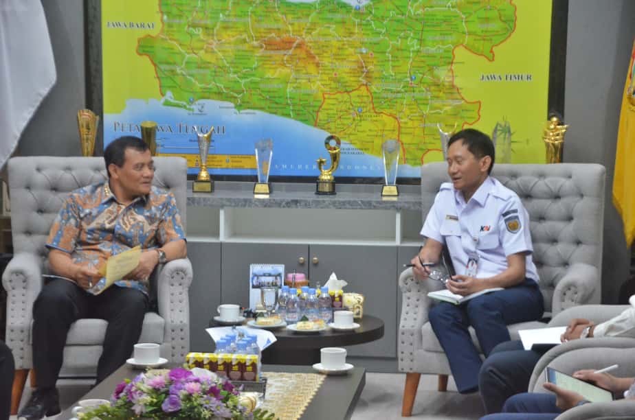 Pertemuan antara Gubernur Jateng, Ahmad Luthfi dengan Dirut KAI, Bobby Rasyidin (Sinpo.id/Tim Media)