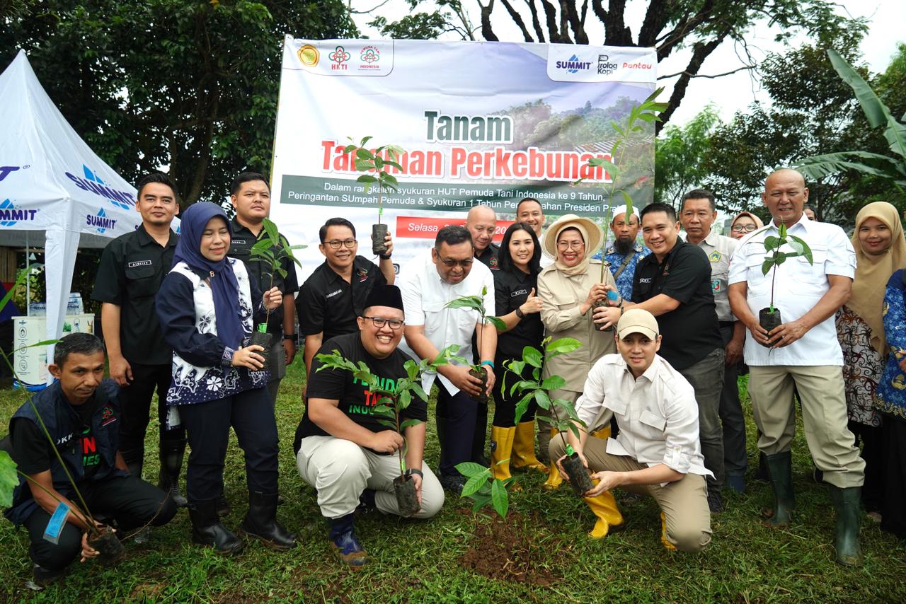 Peringati HUT ke-39, Pemuda Tani Indonesia Tanam 100 Ribu Bibit Serentak di 8 Provinsi (SinPo.id/tim media)