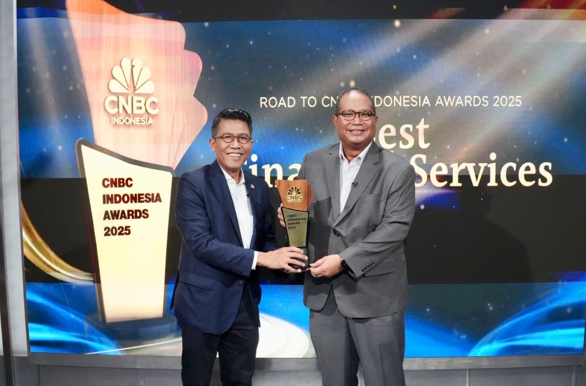 PNM meraih penghargaan Global Microfinance & Female Empowerment Award pada ajang CNBC Indonesia Awards 2025. (SinPo.id/Istimewa)