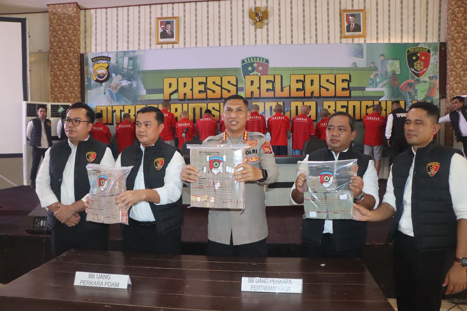 Konferensi pers kasus korosi Dinas Pertanian di Polda Bengkulu (SinPo.id/ Humas Polri)