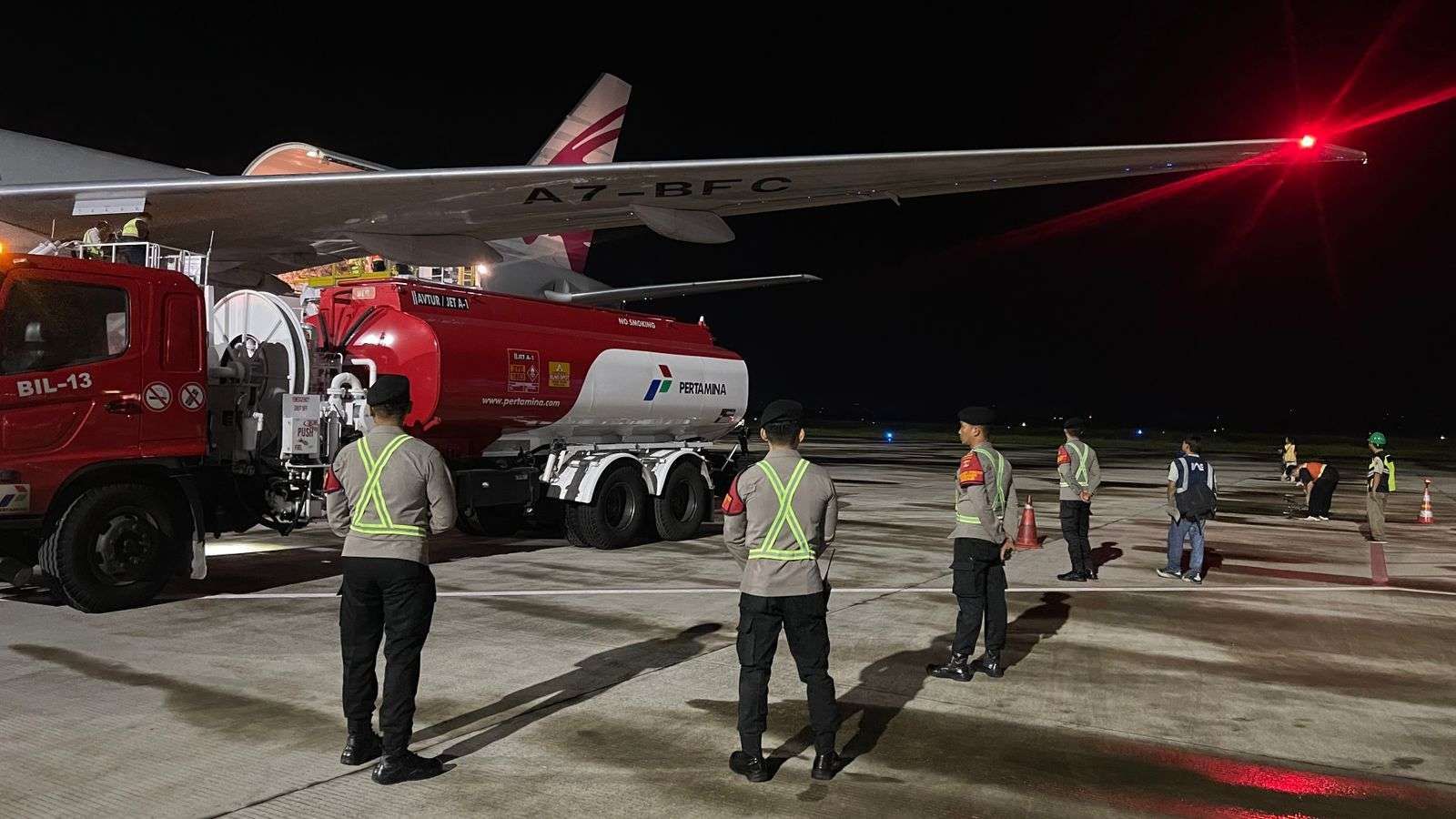 Polisi kawal logistik MotoGP Mandalika (SinPo.id/ Humas Polri)